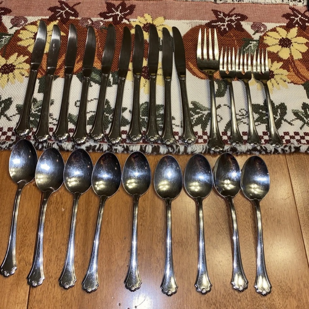 Oneida Midtowne Stainless 18/8 Flatware Lot Of 23 as Shown